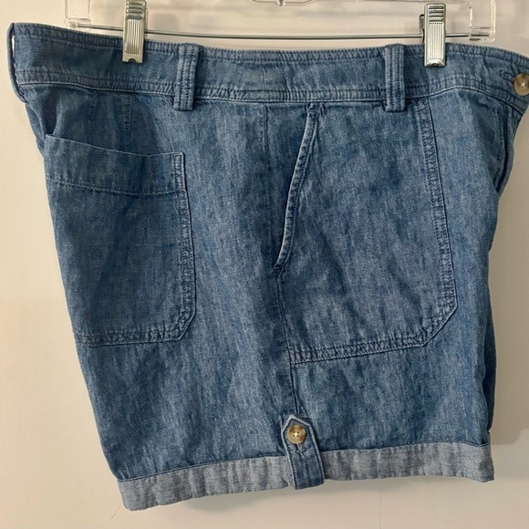 Talbots Shorts Women's Linen Blend Shorts in 
Chambray Women’s Size 12P - Picture 3 of 7